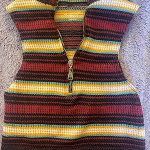 NEW STRETCHY NEVER WORN CROP TOP WITH ZIP